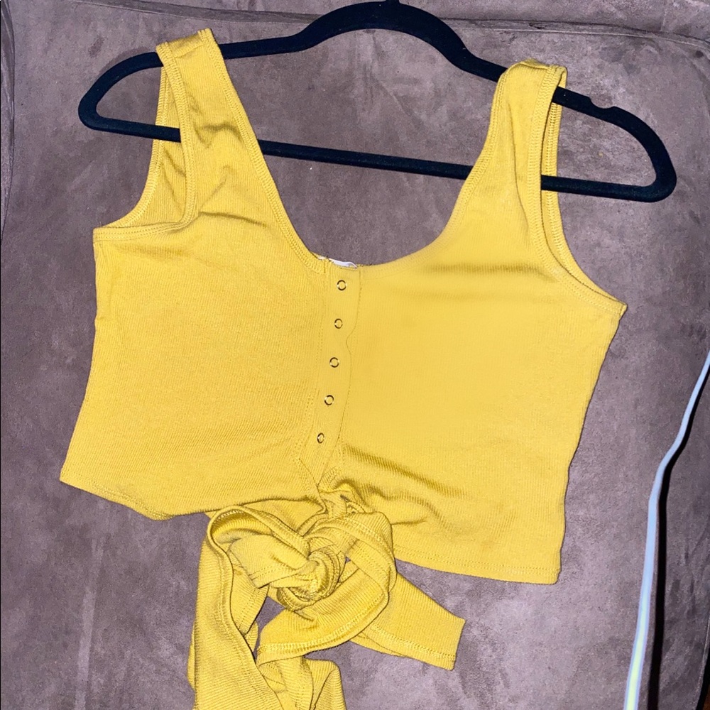Crop tank top with tie knot infront.